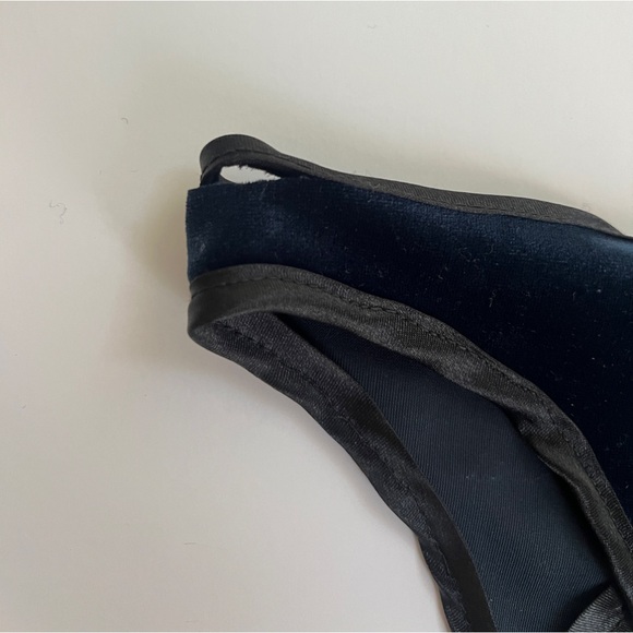 Velvet Lingerie Garter - Picture 4 of 7